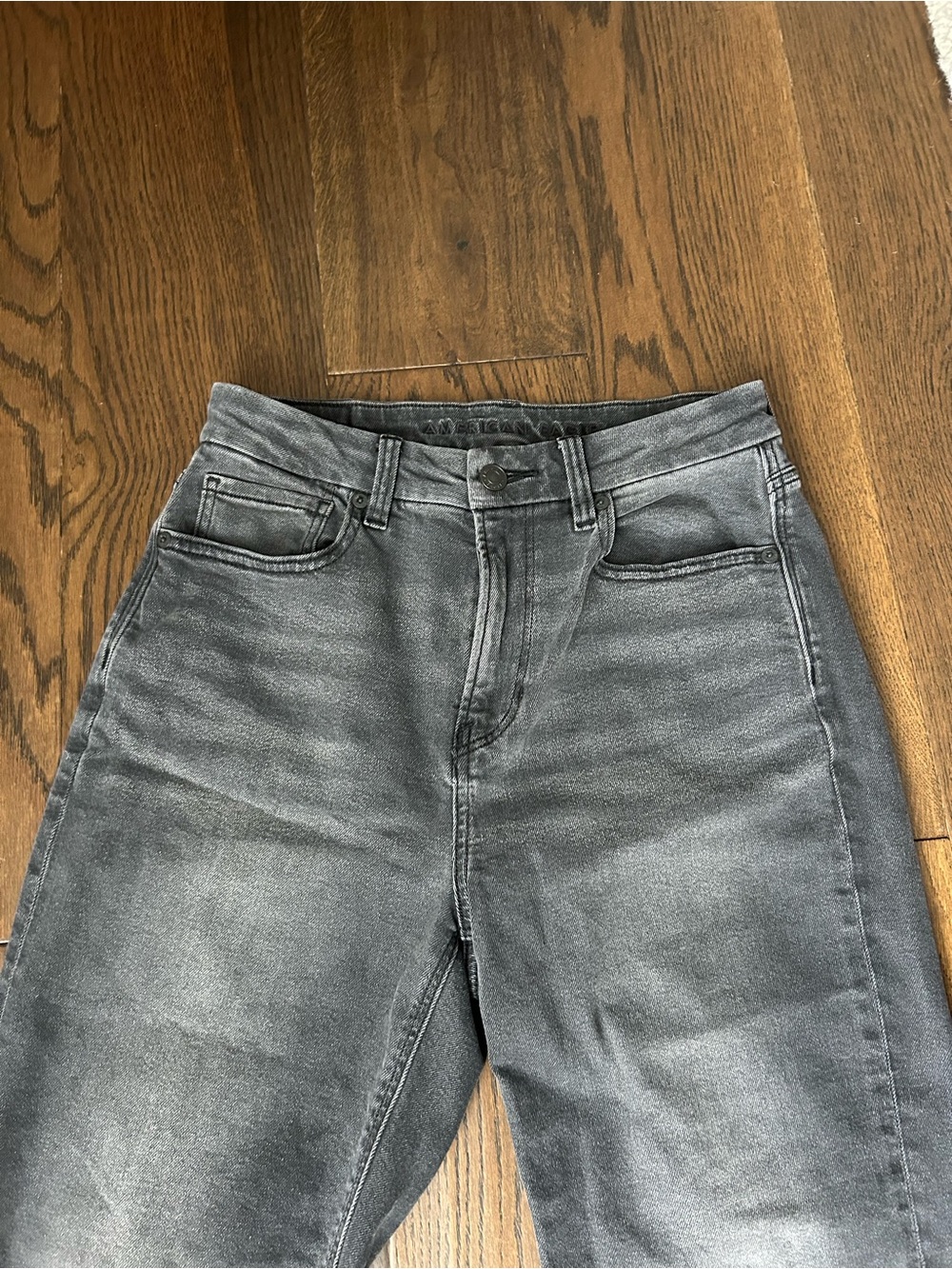 American Eagle Outfitters Curvy Mom Jean size 2 short
